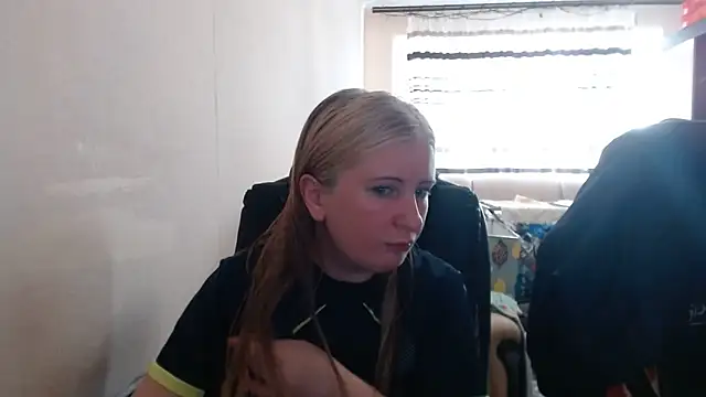 Snapshot of PeterAndJen chatting on 06-05-26, 06:57 PeterAndJen online show from 06-05-26, 06:57