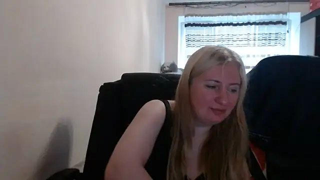 Snapshot of PeterAndJen chatting on 06-07-26, 07:23 PeterAndJen online show from 06-07-26, 07:23