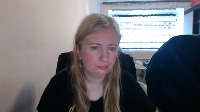 Snapshot of PeterAndJen chatting on 06-11-26, 04:43 PeterAndJen online show from 06-11-26, 04:43
