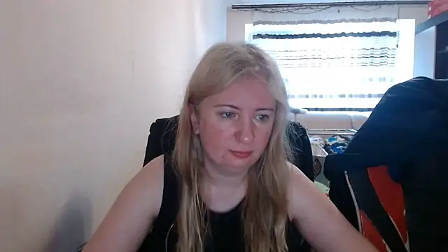 Snapshot of PeterAndJen chatting on 06-12-26, 05:06 PeterAndJen online show from 06-12-26, 05:06