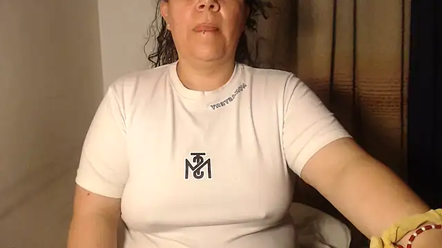 agathamiller01 online show from 04-29-26, 10:41