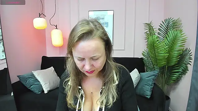 Snapshot of GabrielGold chatting on 10-10-25, 08:41 GabrielGold online show from 10-10-25, 08:41