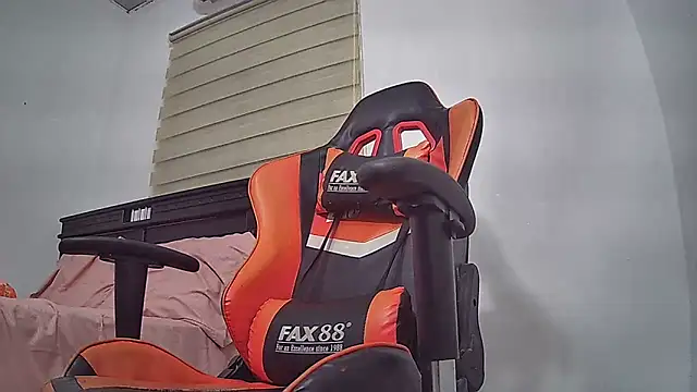 EvaTiffany online show from 11-28-25, 04:04