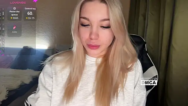 ariashaa online show from 11-18-25, 05:39