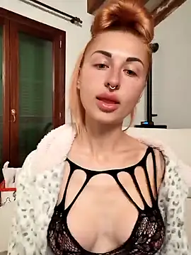 Snapshot of kylie_blck chatting on 03-16-25, 04:41 kylie blck online show from 03-16-25, 04:41