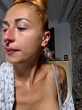 Snapshot of kylie_blck chatting on 10-01-25, 03:56 kylie blck online show from 10-01-25, 03:56