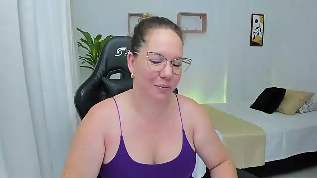 Snapshot of tamy_shine87 chatting on 12-14-24, 09:13 tamy shine87 online show from 12-14-24, 09:13