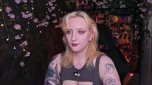 Snapshot of AsheLucker chatting on 06-06-26, 06:29 AsheLucker online show from 06-06-26, 06:29