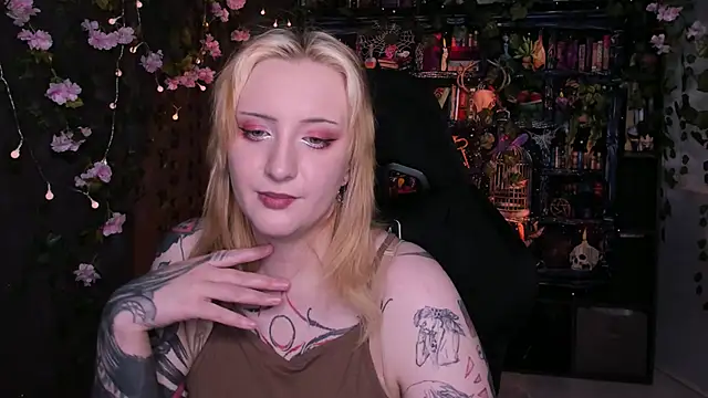 Snapshot of AsheLucker chatting on 06-07-26, 06:39 AsheLucker online show from 06-07-26, 06:39