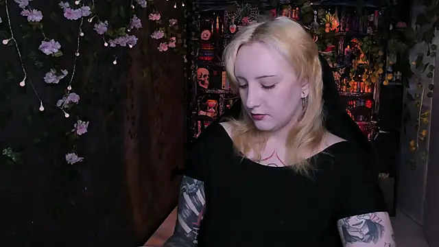 Snapshot of AsheLucker chatting on 06-16-26, 03:42 AsheLucker online show from 06-16-26, 03:42