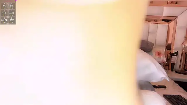 Snapshot of im_yours_01 chatting on 01-09-25, 07:10 im yours 01 online show from 01-09-25, 07:10