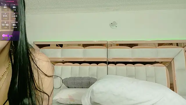 Snapshot of im_yours_01 chatting on 10-28-25, 02:04 im yours 01 online show from 10-28-25, 02:04