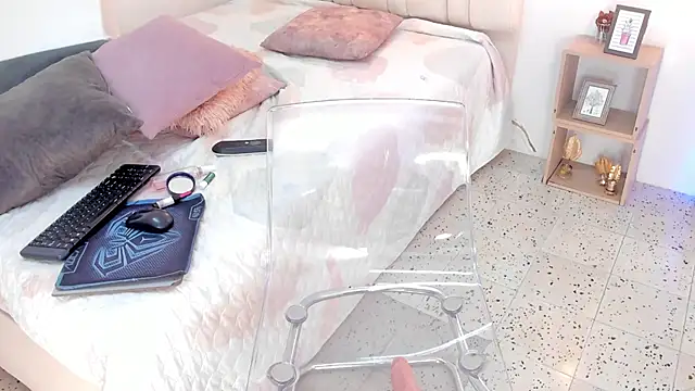 IsiisLovei online show from 03-21-25, 02:29