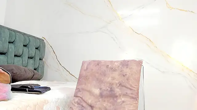 IsiisLovei online show from 09-11-25, 02:17