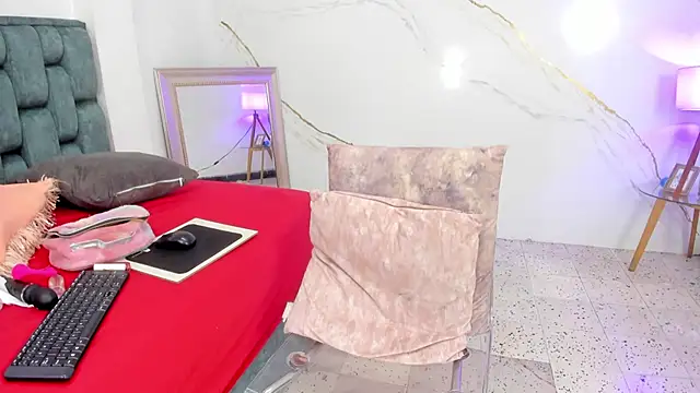 IsiisLovei online show from 11-15-25, 02:13