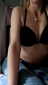 Snapshot of hornymilf00 chatting on 10-26-25, 07:36 hornymilf00 online show from 10-26-25, 07:36