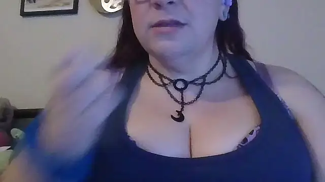 Snapshot of GothyBaby chatting on 01-22-25, 10:26 GothyBaby online show from 01-22-25, 10:26