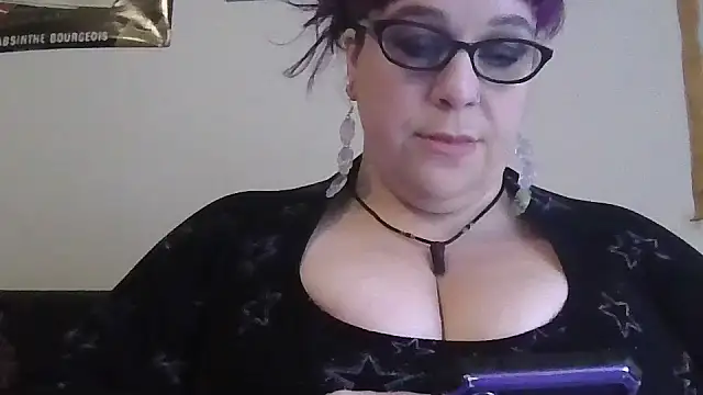 Snapshot of GothyBaby chatting on 12-04-25, 06:38 GothyBaby online show from 12-04-25, 06:38