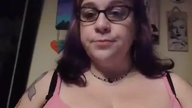 Snapshot of GothyBaby chatting on 04-11-26, 10:25 GothyBaby online show from 04-11-26, 10:25