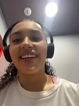 Snapshot of Lucy_Marin chatting on 05-21-26, 04:25 Lucy Marin online show from 05-21-26, 04:25