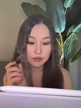 Snapshot of sphynx-_- chatting on 09-11-25, 11:43 sphynx- - online show from 09-11-25, 11:43