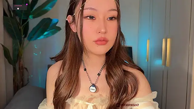 Snapshot of sphynx-_- chatting on 01-17-26, 11:37 sphynx- - online show from 01-17-26, 11:37