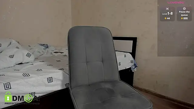 Snapshot of Model_Mike chatting on 01-28-25, 04:39 Model Mike online show from 01-28-25, 04:39