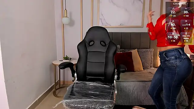 Holly madison  online show from 04-06-26, 01:12