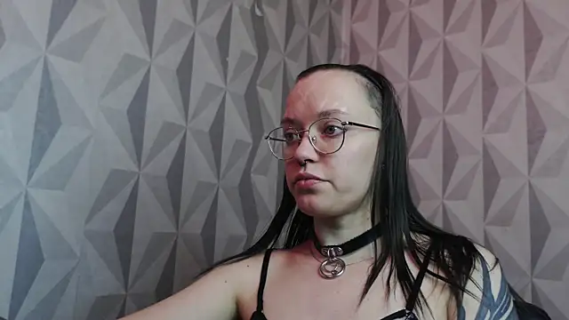 Snapshot of Aelita_bb chatting on 10-20-25, 03:23 Aelita bb online show from 10-20-25, 03:23