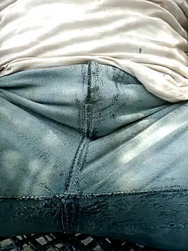 Snapshot of FinableKnee chatting on 09-20-25, 06:25 FinableKnee online show from 09-20-25, 06:25