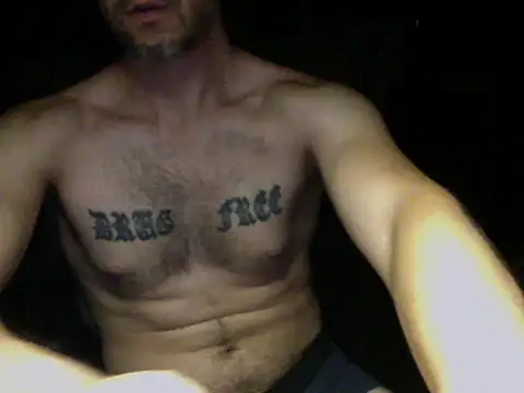 Snapshot of hugoron chatting on 12-23-25, 02:31 hugoron online show from 12-23-25, 02:31