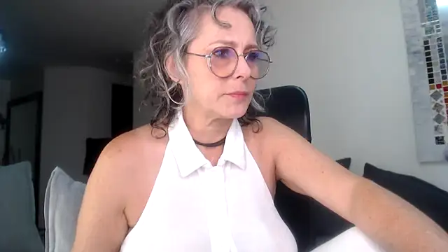 Snapshot of Pinkboobie chatting on 03-02-25, 03:27 Pinkboobie online show from 03-02-25, 03:27