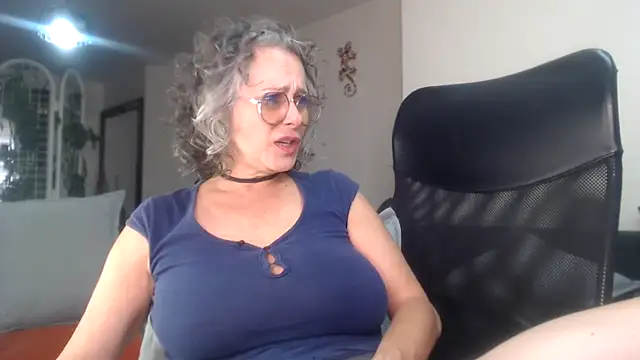 Snapshot of Pinkboobie chatting on 03-13-25, 05:18 Pinkboobie online show from 03-13-25, 05:18