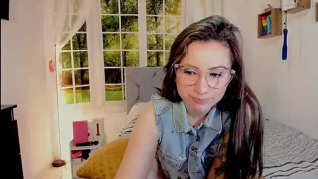 Snapshot of vanessabrown_ chatting on 06-19-26, 09:40 vanessabrown online show from 06-19-26, 09:40