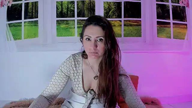 Snapshot of vanessabrown_ chatting on 07-18-26, 07:17 vanessabrown online show from 07-18-26, 07:17