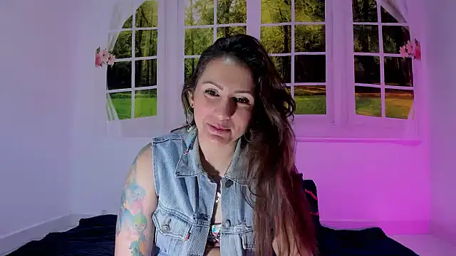 Snapshot of vanessabrown_ chatting on 07-19-26, 01:59 vanessabrown online show from 07-19-26, 01:59