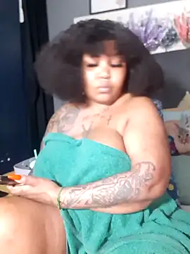 Snapshot of PearlSexxy69 chatting on 09-28-25, 03:28 PearlSexxy69 online show from 09-28-25, 03:28