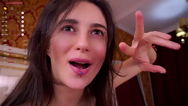 Snapshot of Holla_Molly chatting on 02-12-25, 05:05 Holla Molly online show from 02-12-25, 05:05