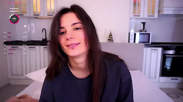 Snapshot of Holla_Molly chatting on 02-18-25, 09:10 Holla Molly online show from 02-18-25, 09:10