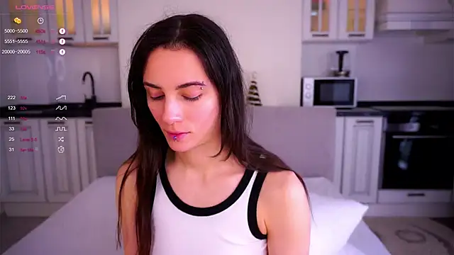 Snapshot of Holla_Molly chatting on 02-20-25, 08:06 Holla Molly online show from 02-20-25, 08:06