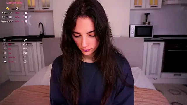 Snapshot of Holla_Molly chatting on 02-22-25, 05:44 Holla Molly online show from 02-22-25, 05:44