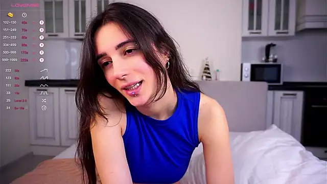 Snapshot of Holla_Molly chatting on 02-25-25, 08:25 Holla Molly online show from 02-25-25, 08:25