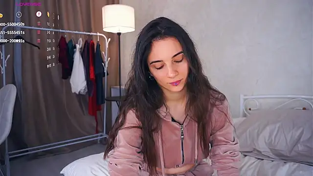 Snapshot of Holla_Molly chatting on 03-06-25, 06:41 Holla Molly online show from 03-06-25, 06:41