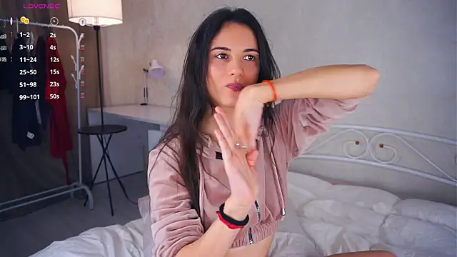 Snapshot of Holla_Molly chatting on 03-06-25, 12:52 Holla Molly online show from 03-06-25, 12:52