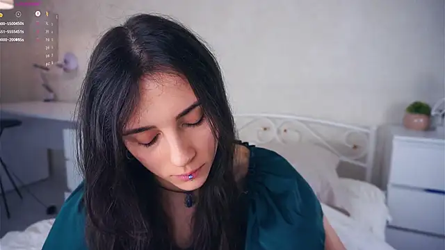 Snapshot of Holla_Molly chatting on 03-09-25, 09:02 Holla Molly online show from 03-09-25, 09:02