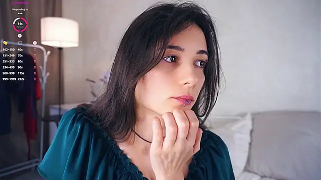 Snapshot of Holla_Molly chatting on 03-09-25, 12:09 Holla Molly online show from 03-09-25, 12:09