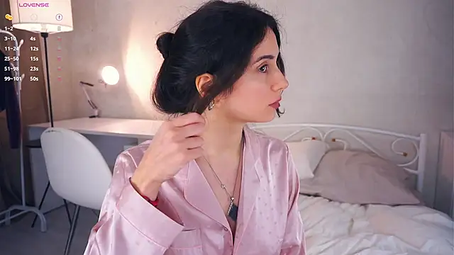 Snapshot of Holla_Molly chatting on 03-18-25, 09:31 Holla Molly online show from 03-18-25, 09:31