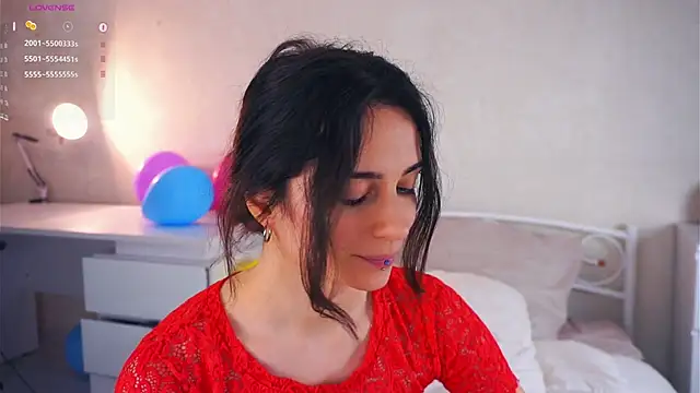 Snapshot of Holla_Molly chatting on 03-23-25, 08:48 Holla Molly online show from 03-23-25, 08:48