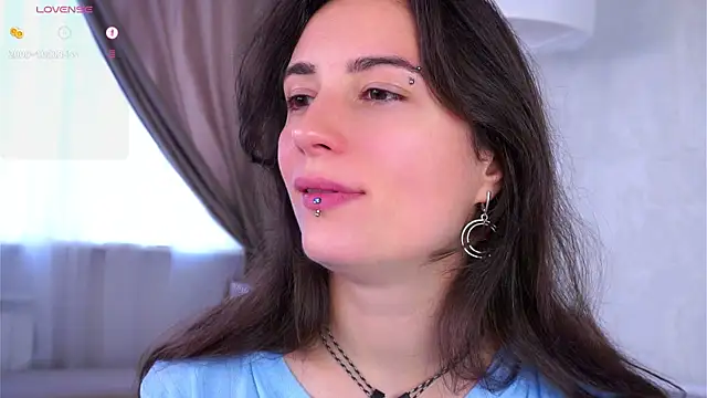 Snapshot of Holla_Molly chatting on 10-12-25, 06:01 Holla Molly online show from 10-12-25, 06:01