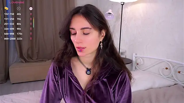 Snapshot of Holla_Molly chatting on 11-13-25, 05:17 Holla Molly online show from 11-13-25, 05:17